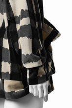 画像をギャラリービューアに読み込む, A.F ARTEFACT JUMBO CARDIGAN / JACQUARD DEFORMED PLAID VELOR (BLACK x GREY x IVORY)
