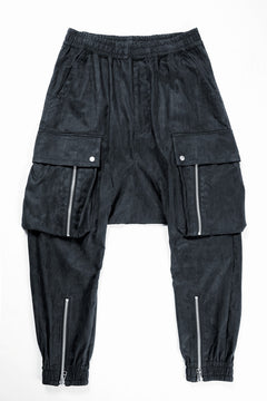 Load image into Gallery viewer, 【SAMPLE SALE】A.F ARTEFACT MILITARY ZIP SARROUEL PANTS / SYNTHETIC NUBUCK LEATHER (BLACK)