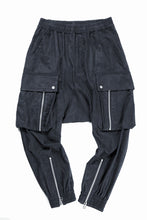 Load image into Gallery viewer, 【SAMPLE SALE】A.F ARTEFACT MILITARY ZIP SARROUEL PANTS / SYNTHETIC NUBUCK LEATHER (BLACK)