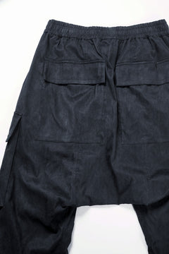 Load image into Gallery viewer, 【SAMPLE SALE】A.F ARTEFACT MILITARY ZIP SARROUEL PANTS / SYNTHETIC NUBUCK LEATHER (BLACK)