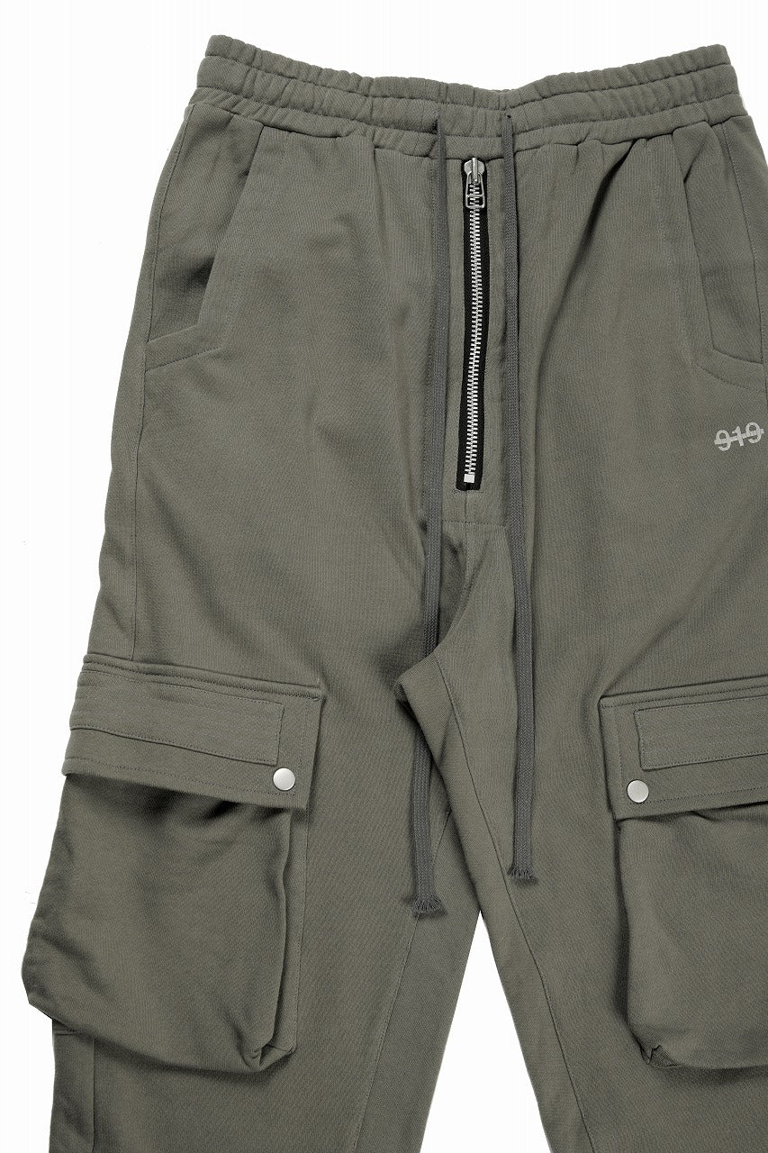 Load image into Gallery viewer, 【SAMPLE SALE】A.F ARTEFACT HEM-ZIPPER SWEAT CARGO PANTS (KHAKI)