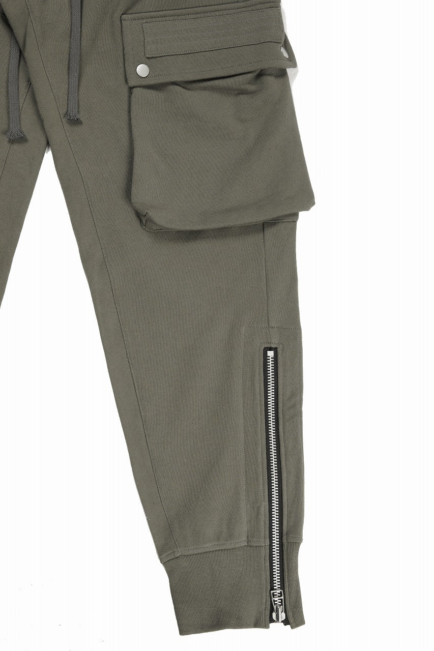 Load image into Gallery viewer, 【SAMPLE SALE】A.F ARTEFACT HEM-ZIPPER SWEAT CARGO PANTS (KHAKI)