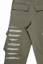 Load image into Gallery viewer, 【SAMPLE SALE】A.F ARTEFACT HEM-ZIPPER SWEAT CARGO PANTS (KHAKI)