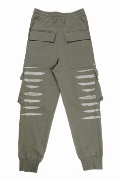 Load image into Gallery viewer, 【SAMPLE SALE】A.F ARTEFACT HEM-ZIPPER SWEAT CARGO PANTS (KHAKI)