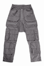 Load image into Gallery viewer, 【SAMPLE SALE】A.F ARTEFACT CARGO SAROUEL EASY PANTS / SMOOTH NYLON (GREY)