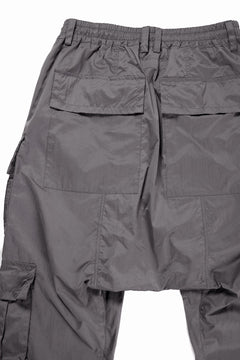 Load image into Gallery viewer, 【SAMPLE SALE】A.F ARTEFACT CARGO SAROUEL EASY PANTS / SMOOTH NYLON (GREY)