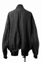 Load image into Gallery viewer, 【SAMPLE SALE】A.F ARTEFACT CUT OFF COMBI TANKER JACKET / LIGHT PADDED (BLACK×ORANGE)