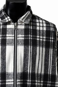 Load image into Gallery viewer, 【SAMPLE SALE】A.F ARTEFACT WOOL PLAID ZIP BLOUSON (BLACK x WHITE)