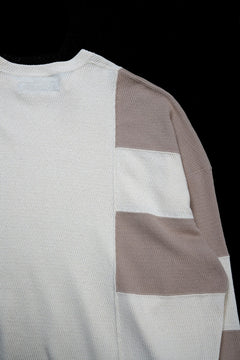 Load image into Gallery viewer, 【SAMPLE SALE】A.F ARTEFACT HONEYCOMB THERMAL SWITCHING TOP (IVORY x BEIGE)