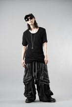 Load image into Gallery viewer, A.F ARTEFACT PARACHUTE WIDE CARGO PANTS / UNEVEN TEXTURE (BLACK)