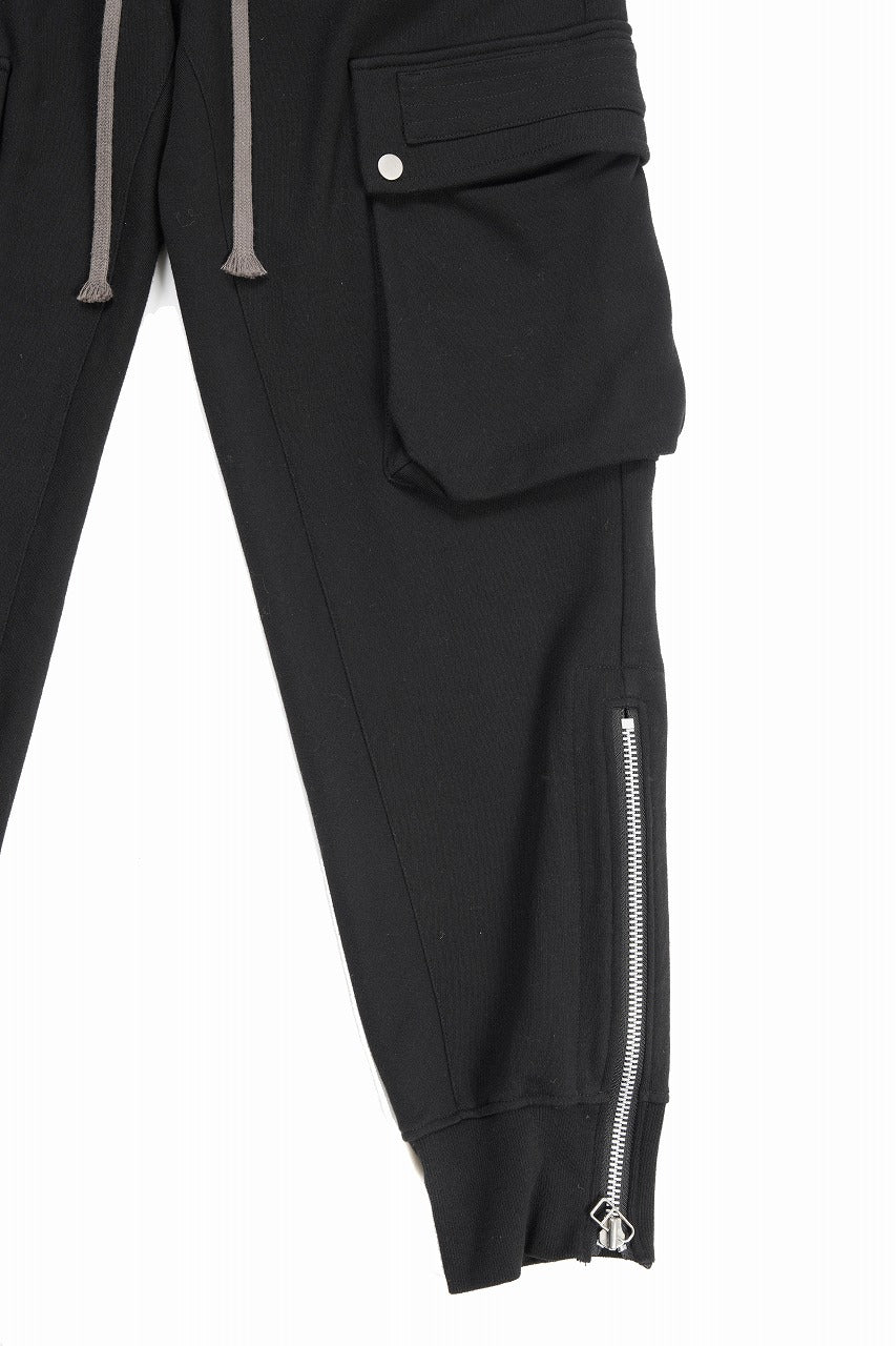 Load image into Gallery viewer, 【SAMPLE SALE】A.F ARTEFACT HEM-ZIPPER SWEAT CARGO PANTS (BLACK)