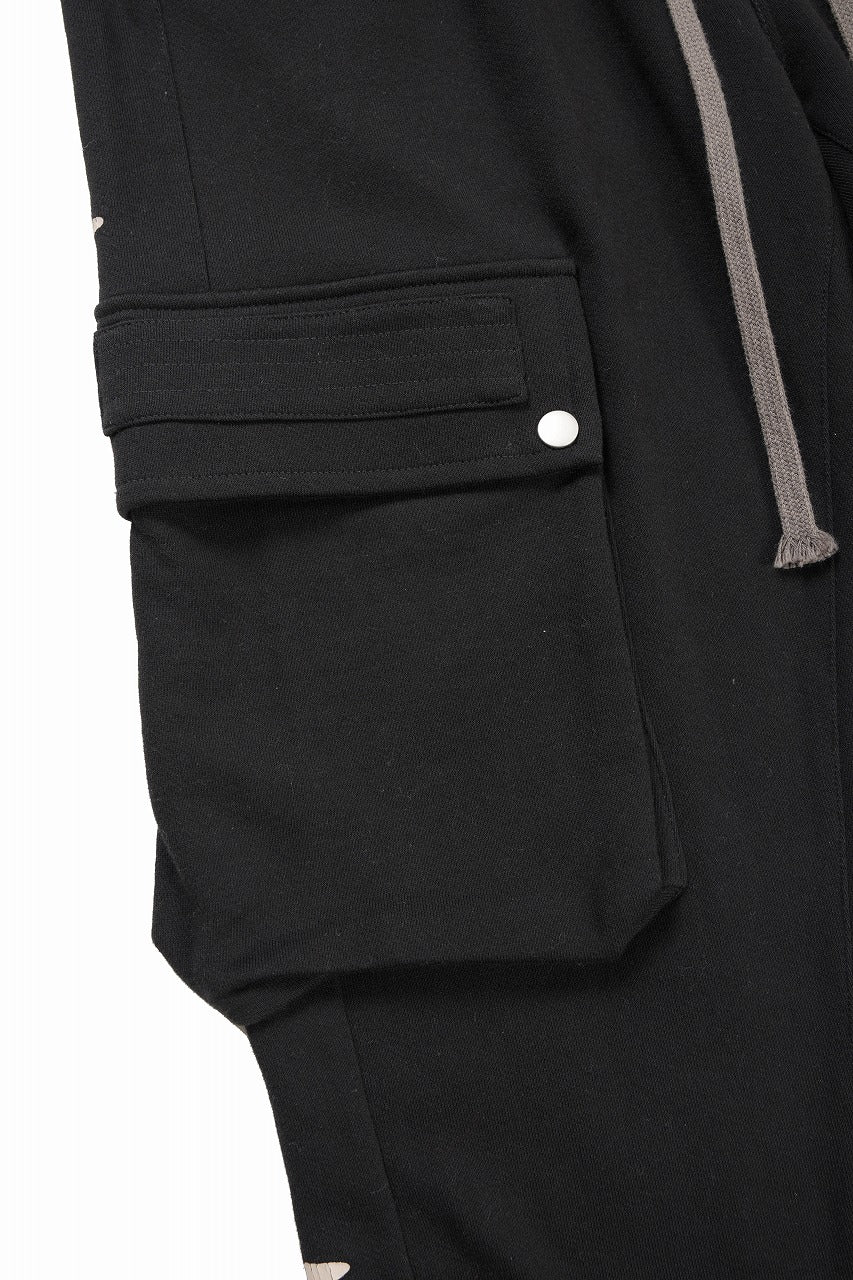 Load image into Gallery viewer, 【SAMPLE SALE】A.F ARTEFACT HEM-ZIPPER SWEAT CARGO PANTS (BLACK)