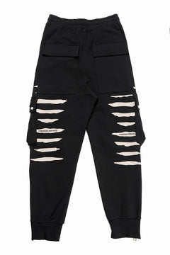 Load image into Gallery viewer, 【SAMPLE SALE】A.F ARTEFACT HEM-ZIPPER SWEAT CARGO PANTS (BLACK)