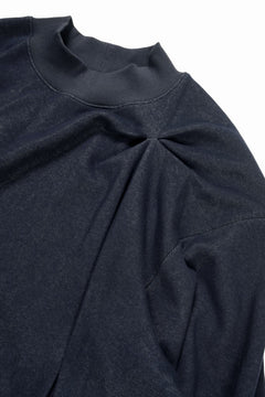 Load image into Gallery viewer, 【SAMPLE SALE】A.F ARTEFACT BOMBER HEAT® TUCK CREW TOPS (INDIGO)