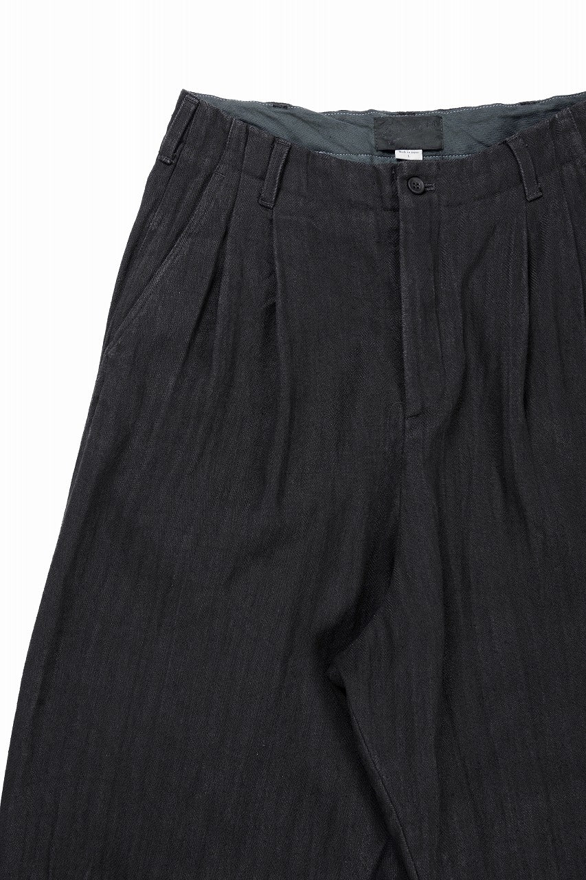 Load image into Gallery viewer, N/07 2 TUCKS WIDE TAPERED TROUSERS / HERRING BONE (GARMENT DYED) (BLACK)