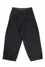 Load image into Gallery viewer, N/07 2 TUCKS WIDE TAPERED TROUSERS / HERRING BONE (GARMENT DYED) (BLACK)