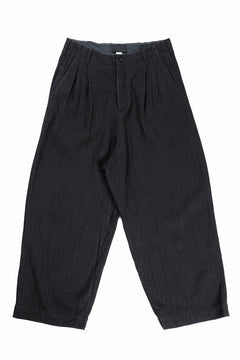 Load image into Gallery viewer, N/07 2 TUCKS WIDE TAPERED TROUSERS / HERRING BONE (GARMENT DYED) (BLACK)