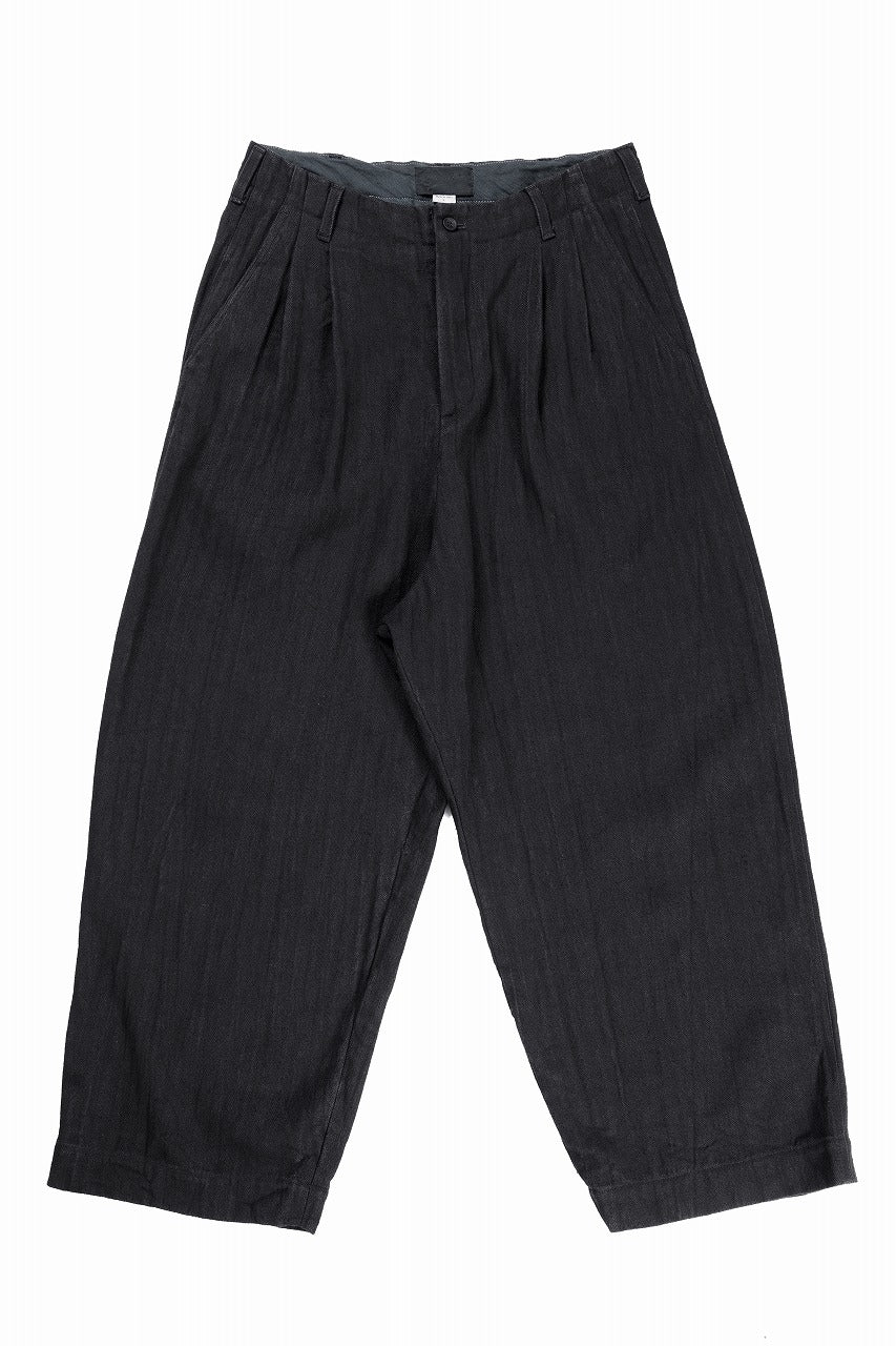 Load image into Gallery viewer, N/07 2 TUCKS WIDE TAPERED TROUSERS / HERRING BONE (GARMENT DYED) (BLACK)