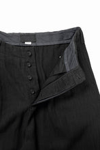 Load image into Gallery viewer, N/07 2 TUCKS WIDE TAPERED TROUSERS / HERRING BONE (GARMENT DYED) (BLACK)