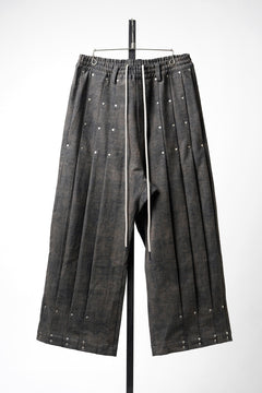 Load image into Gallery viewer, A.F ARTEFACT PLEATS TUCK WIDE PANTS / BLENDED SHADES DENIM (D.VERDIGRIS)