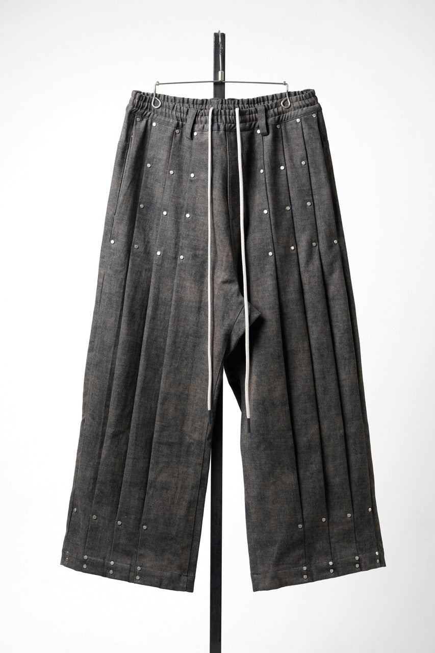Load image into Gallery viewer, A.F ARTEFACT PLEATS TUCK WIDE PANTS / BLENDED SHADES DENIM (D.VERDIGRIS)