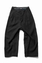 Load image into Gallery viewer, N/07 2 TUCKS WIDE TAPERED TROUSERS / HERRING BONE (GARMENT DYED) (BLACK)