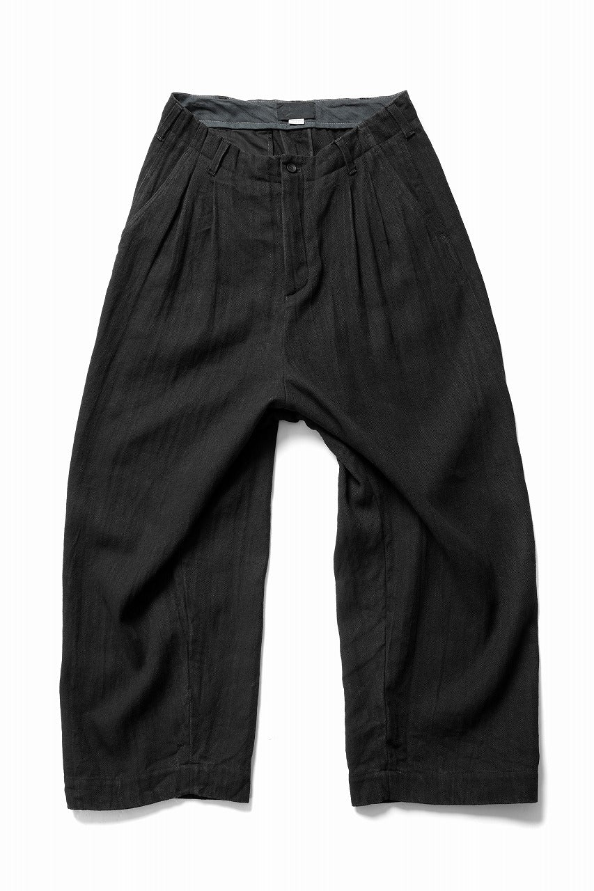 Load image into Gallery viewer, N/07 2 TUCKS WIDE TAPERED TROUSERS / HERRING BONE (GARMENT DYED) (BLACK)