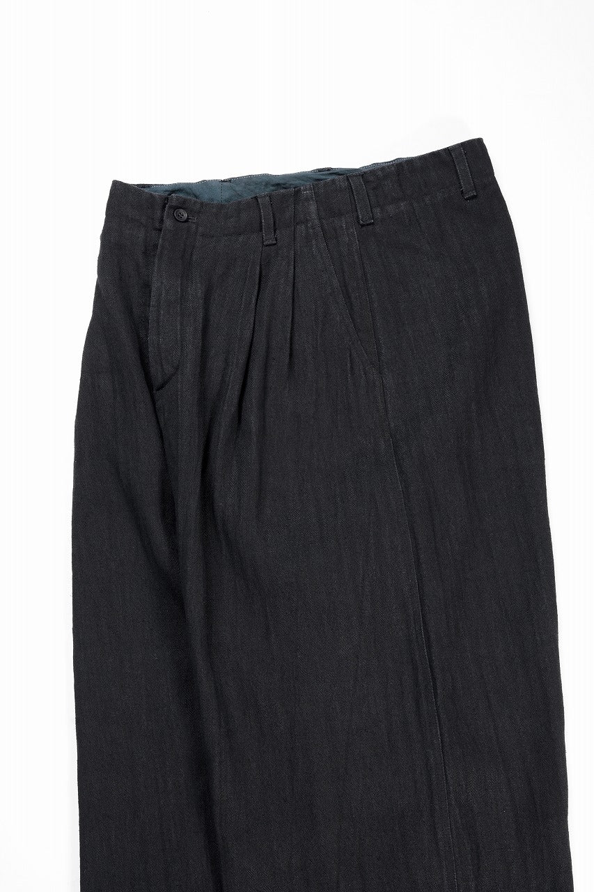 Load image into Gallery viewer, N/07 2 TUCKS WIDE TAPERED TROUSERS / HERRING BONE (GARMENT DYED) (BLACK)