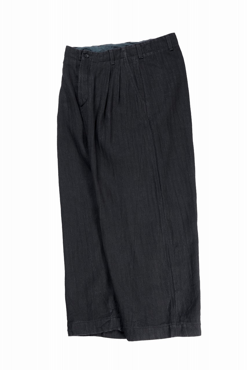 Load image into Gallery viewer, N/07 2 TUCKS WIDE TAPERED TROUSERS / HERRING BONE (GARMENT DYED) (BLACK)