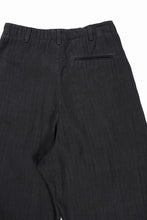Load image into Gallery viewer, N/07 2 TUCKS WIDE TAPERED TROUSERS / HERRING BONE (GARMENT DYED) (BLACK)