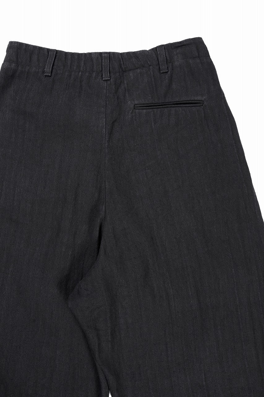 Load image into Gallery viewer, N/07 2 TUCKS WIDE TAPERED TROUSERS / HERRING BONE (GARMENT DYED) (BLACK)