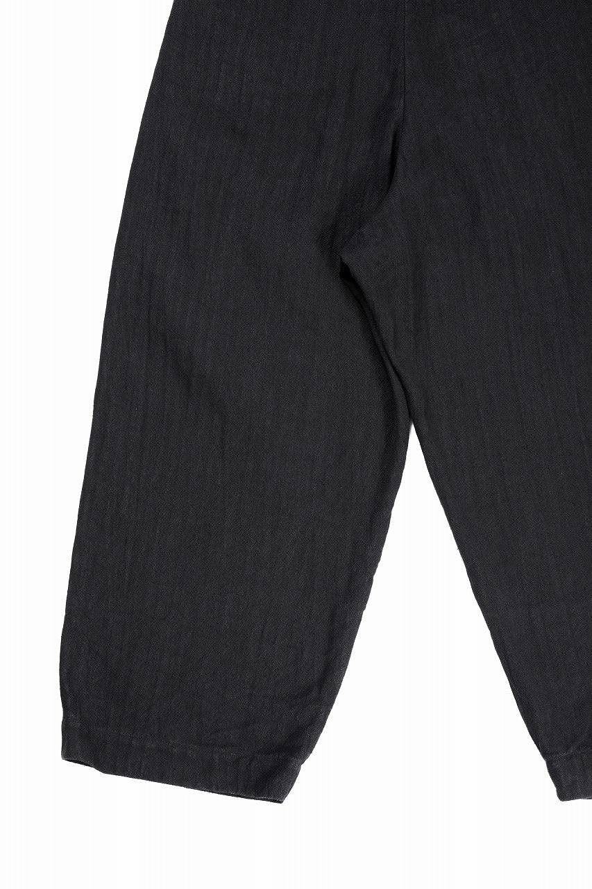 Load image into Gallery viewer, N/07 2 TUCKS WIDE TAPERED TROUSERS / HERRING BONE (GARMENT DYED) (BLACK)