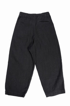 Load image into Gallery viewer, N/07 2 TUCKS WIDE TAPERED TROUSERS / HERRING BONE (GARMENT DYED) (BLACK)