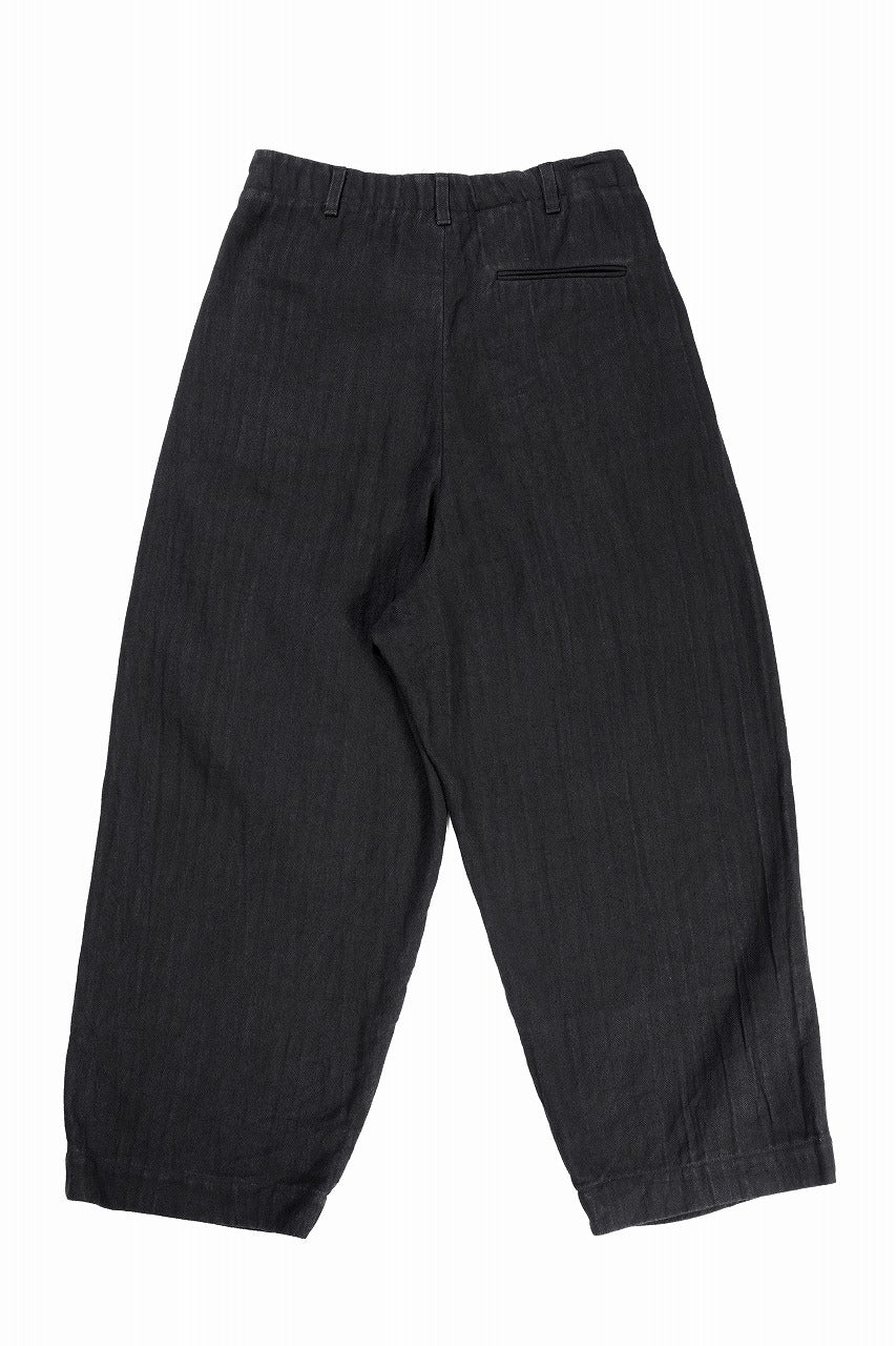 Load image into Gallery viewer, N/07 2 TUCKS WIDE TAPERED TROUSERS / HERRING BONE (GARMENT DYED) (BLACK)