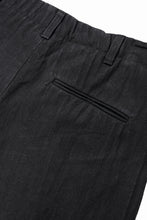 Load image into Gallery viewer, N/07 2 TUCKS WIDE TAPERED TROUSERS / HERRING BONE (GARMENT DYED) (BLACK)