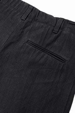 Load image into Gallery viewer, N/07 2 TUCKS WIDE TAPERED TROUSERS / HERRING BONE (GARMENT DYED) (BLACK)