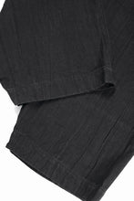 Load image into Gallery viewer, N/07 2 TUCKS WIDE TAPERED TROUSERS / HERRING BONE (GARMENT DYED) (BLACK)