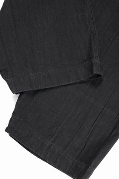 Load image into Gallery viewer, N/07 2 TUCKS WIDE TAPERED TROUSERS / HERRING BONE (GARMENT DYED) (BLACK)
