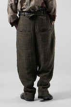 画像をギャラリービューアに読み込む, Aleksandr Manamis exclusive HECTOR ROUGH WINTER PANT (BROWN/GREY)