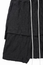 画像をギャラリービューアに読み込む, A.F ARTEFACT GRADIENT PLAID PATTERN LAYERED SHORTS (BLACK)