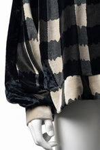 画像をギャラリービューアに読み込む, A.F ARTEFACT SWITCHING PULLOVER / JACQUARD DEFORMED PLAID VELOR (BLACK x GREY x IVORY)