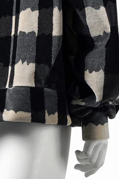 画像をギャラリービューアに読み込む, A.F ARTEFACT SWITCHING PULLOVER / JACQUARD DEFORMED PLAID VELOR (BLACK x GREY x IVORY)
