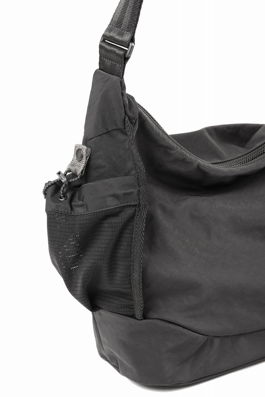 F/CE. TEXTURED TWILL 2 WAY SHOULDER TOTE (BLACK)