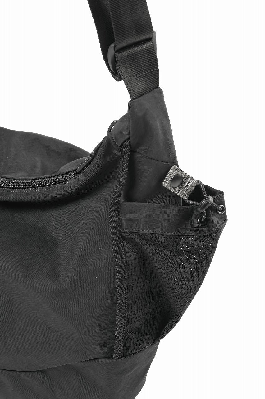F/CE. TEXTURED TWILL 2 WAY SHOULDER TOTE (BLACK)