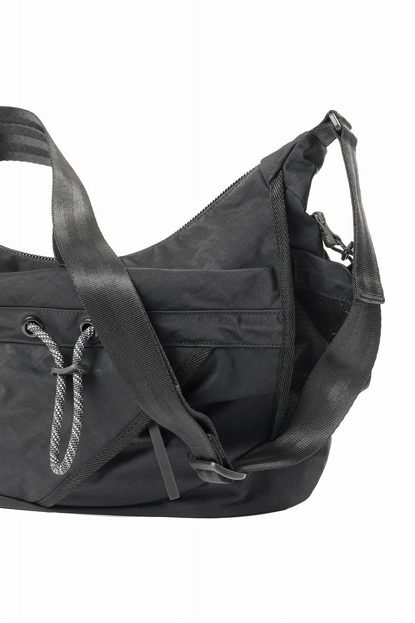 F/CE. TEXTURED TWILL 2 WAY SHOULDER TOTE (BLACK)
