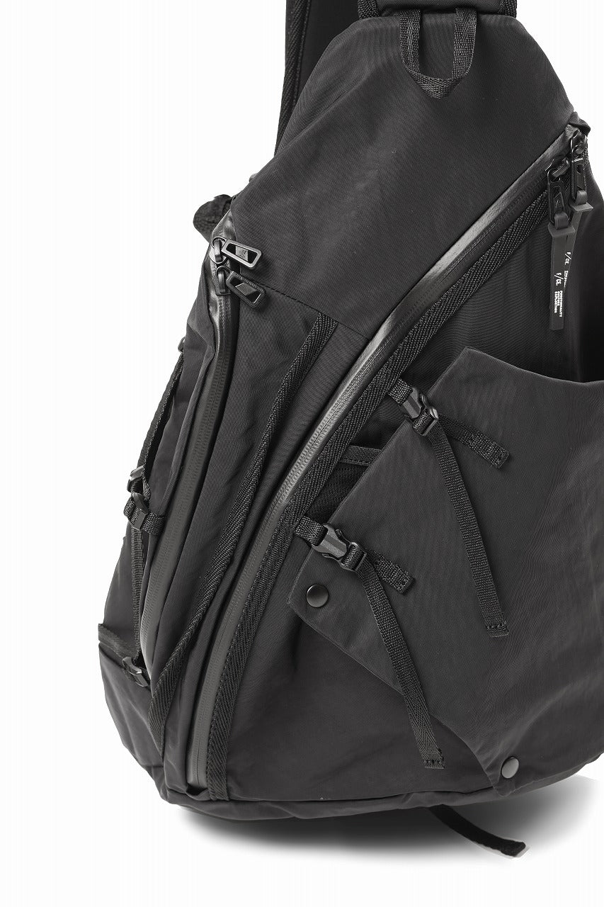 F/CE. TEXTURED TWILL 3 POINTS SLINGER BAG (BLACK)
