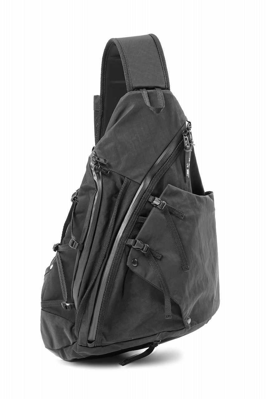 F/CE. TEXTURED TWILL 3 POINTS SLINGER BAG (BLACK)