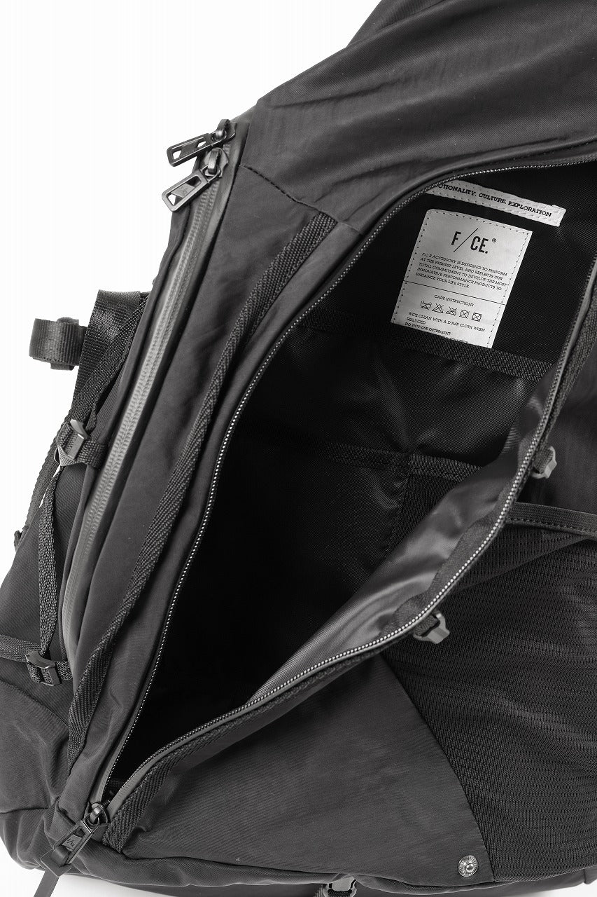 F/CE. TEXTURED TWILL 3 POINTS SLINGER BAG (BLACK)