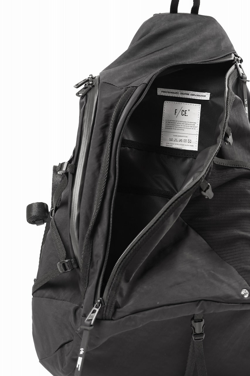 F/CE. TEXTURED TWILL 3 POINTS SLINGER BAG (BLACK)