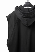 画像をギャラリービューアに読み込む, thom/krom OVERSIZED SLEEVELESS ZIP UP HOODIE / SOFT COTTON SWEAT (BLACK)